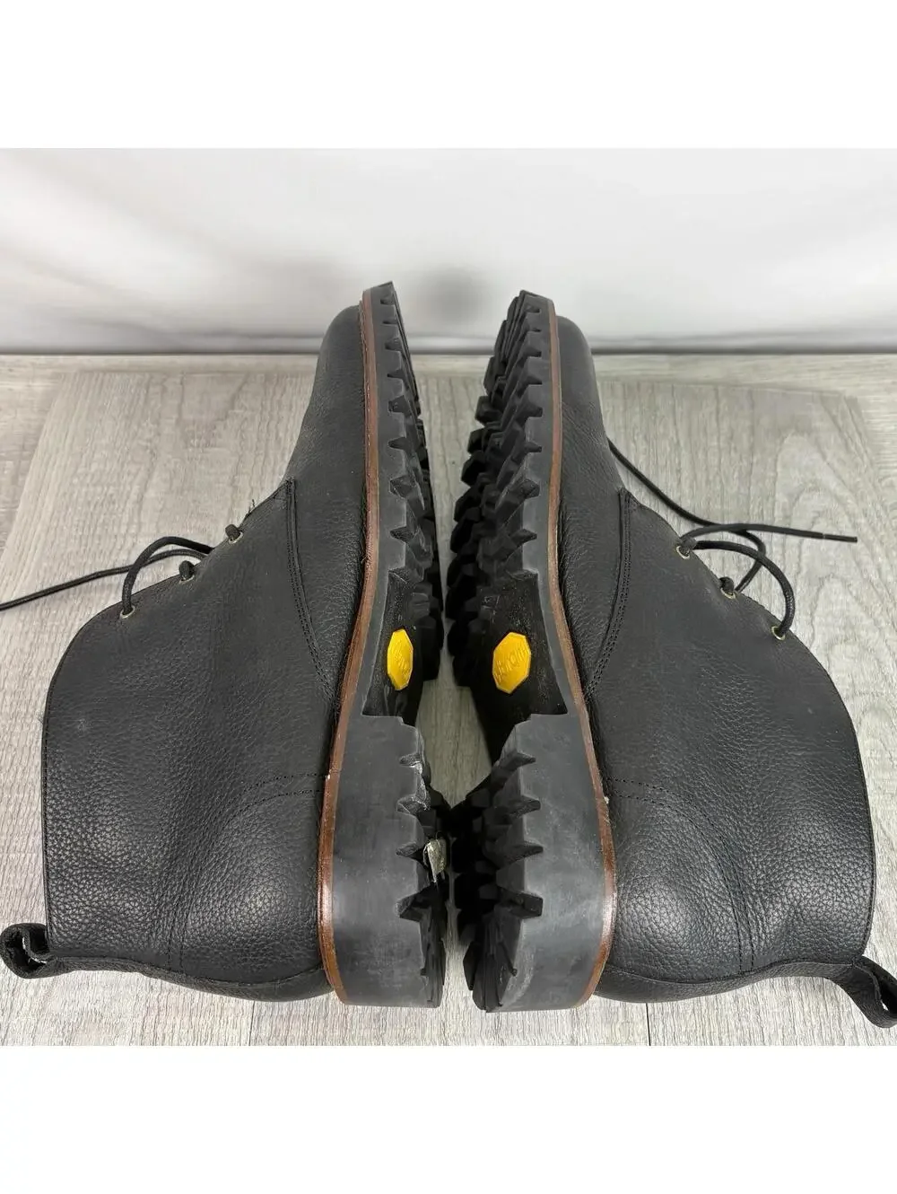 Men's NEW BANANA REPUBLIC Black Leather Chukka Boots - Size 9